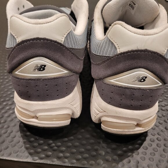 New Balance 2002r - Picture 3 of 5